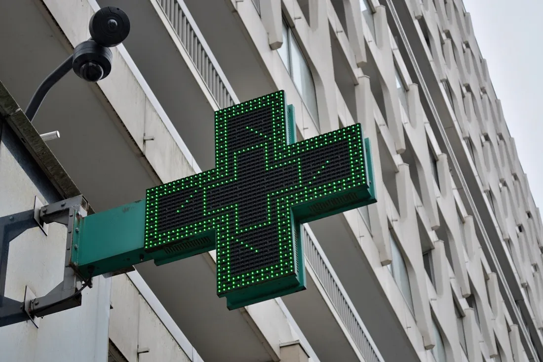 Pharmacie de Rennes croix lumineuse